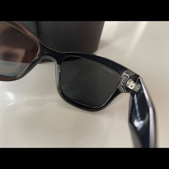 Prada sunglasses - Picture 6 of 10